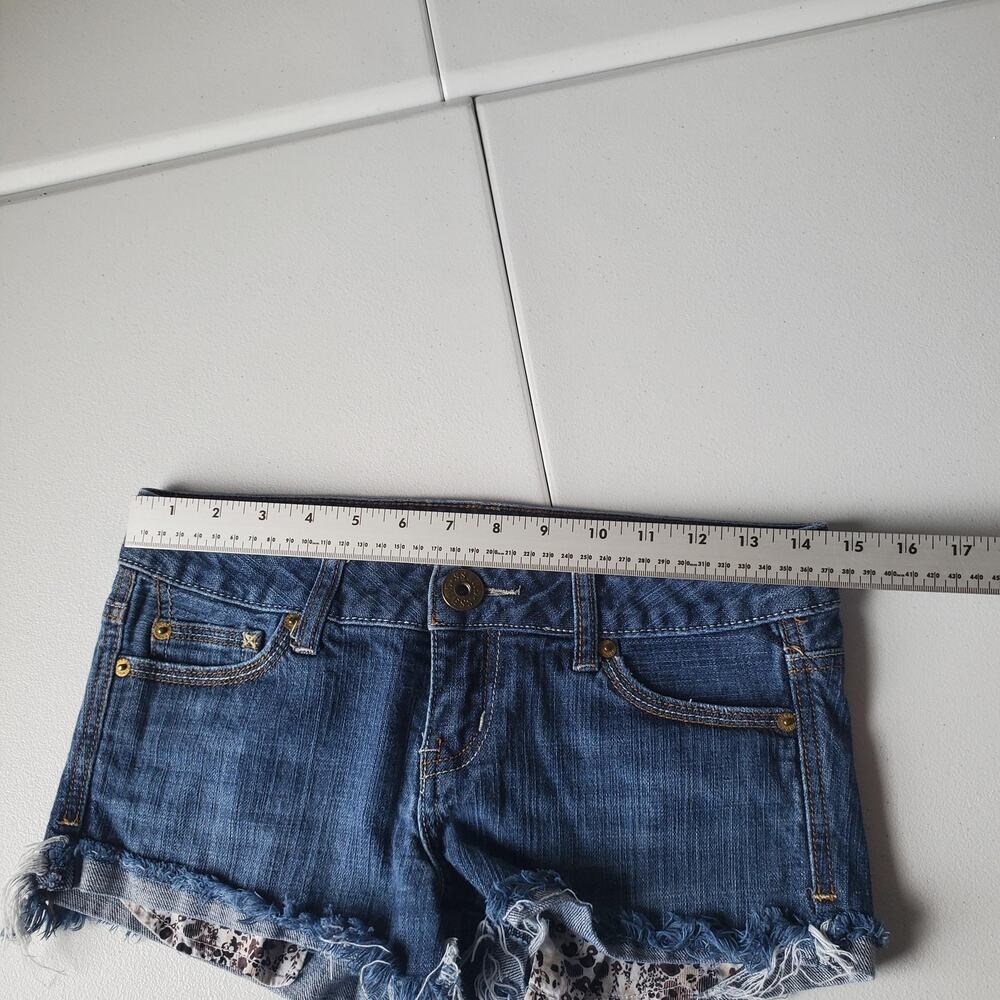 Y2K Guess Micro Shorts Womens 27 Blue Denim Cutoff Low Rise Frayed Hem Floral - Picture 6 of 9